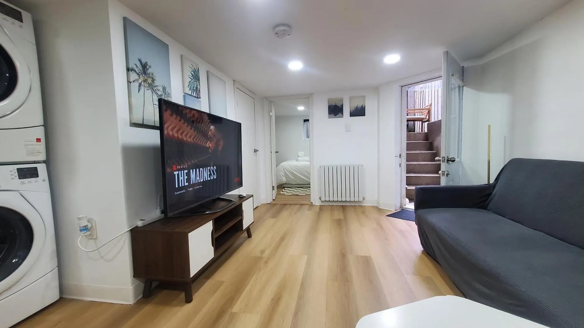 Entire Place In Downtown 2 Bedroom Basement Suite トロント アパート